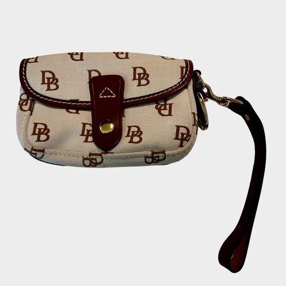 Dooney & Bourke clutch w/ wrist strap - Picture 2 of 5